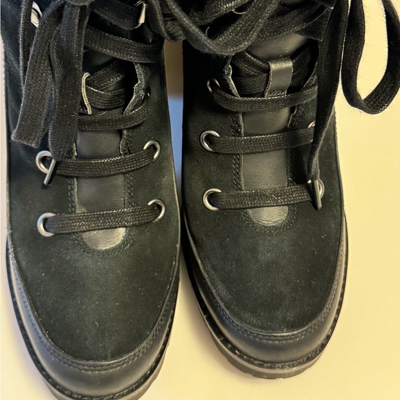 UGG Redwood Suede and Leather  Boot - Picture 7 of 8